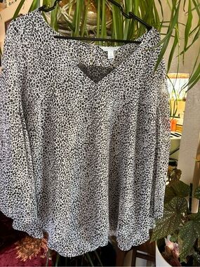 Women’s V-Neck Leopard-Print Blouse in Black and White beautiful